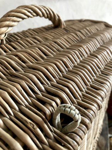 Panière en osier avec couvercle convexe