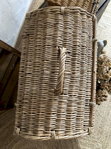 Panière en osier avec couvercle convexe