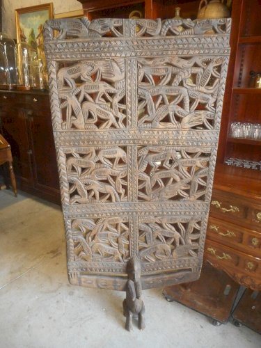 PANNEAU AFRICAIN EN BOIS SCULPTE
