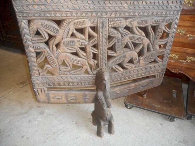 PANNEAU AFRICAIN EN BOIS SCULPTE