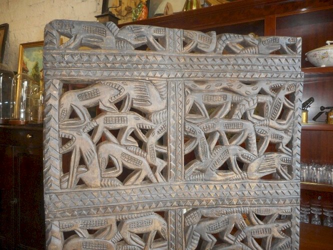 PANNEAU AFRICAIN EN BOIS SCULPTE