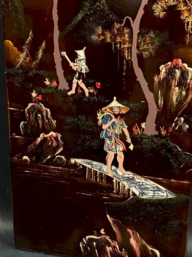 Panneau de bois laqué Minh-Thanh Vietnam scène rurale au porteur sur le pont