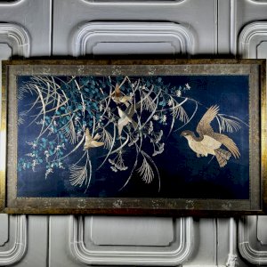 Panneau de soierie chinoise XIXe décor d'oiseaux brodés sur fond bleu A5852