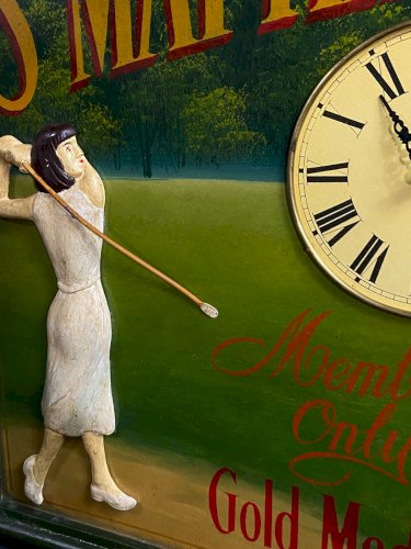 Panneau décoratif d'enseigne anglaise à la golfeuse avec horloge intégrée Golf