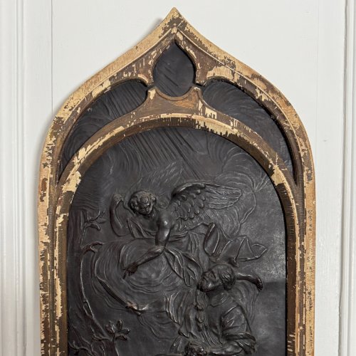 Panneau en cuir repoussé décor religieux néogothique XIXe entourage bois M3973