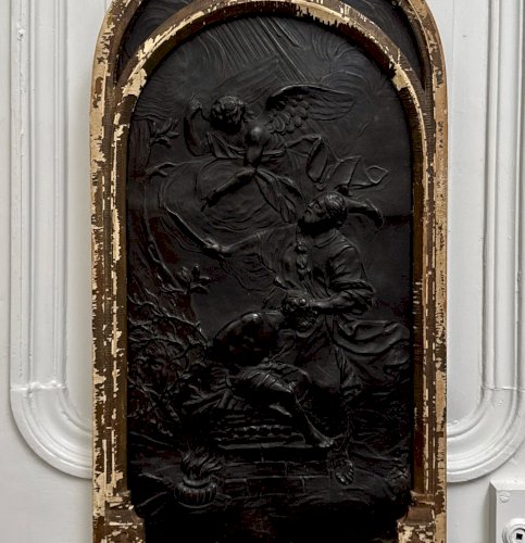 Panneau en cuir repoussé décor religieux néogothique XIXe entourage bois M3973