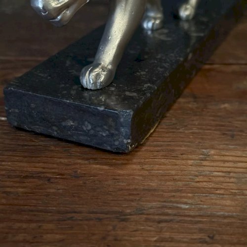 Panthère signée Luc Art Déco bronze argenté sur socle en marbre noir M3446