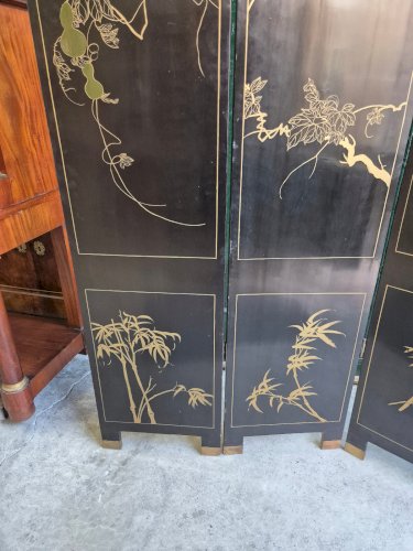 PARAVENT ASIATIQUE EN LAQUE NOIR ET NACRE
