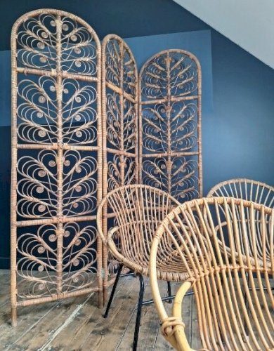 Paravent peacock vintage et sièges coquille rotin