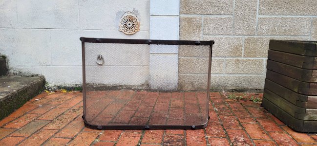 Pare-feu en fer grillagé