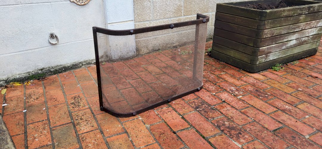 Pare-feu en fer grillagé