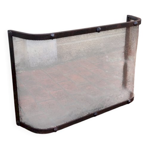 Pare-feu en fer grillagé