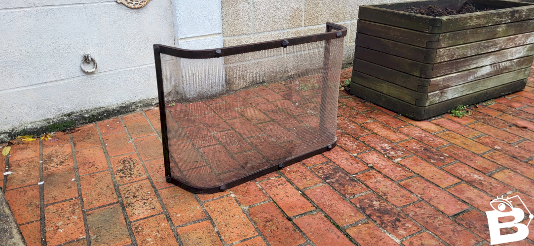 Pare-feu en fer grillagé