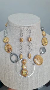 jewelry set 2 necklaces and earrings by Anne Ghez