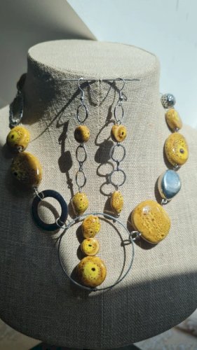 parure  2 colliers et Boucles doreilles de Anne Ghez