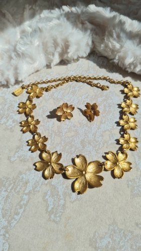 Parure Collier,  boucles doreilles ( il était une fois )