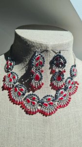 Enamelled necklace and earrings set (Taratata)