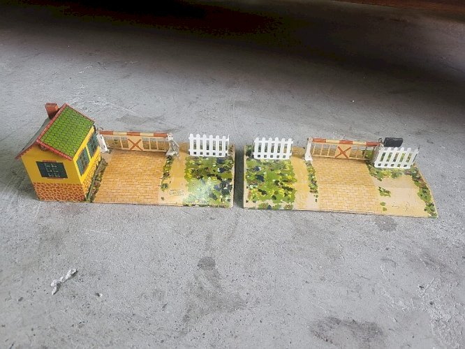 PASSAGE A NIVEAU TRAIN HORNBY MECCANO