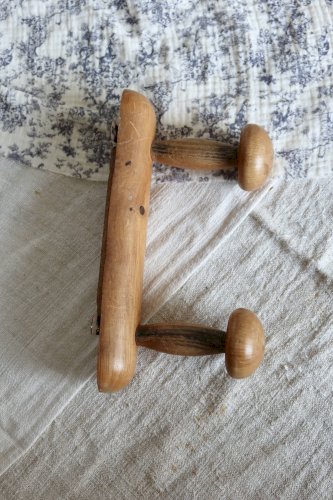 Patère ancienne en bois deux crochets ronds