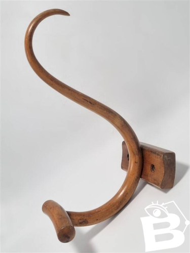 Patère en bois courbé