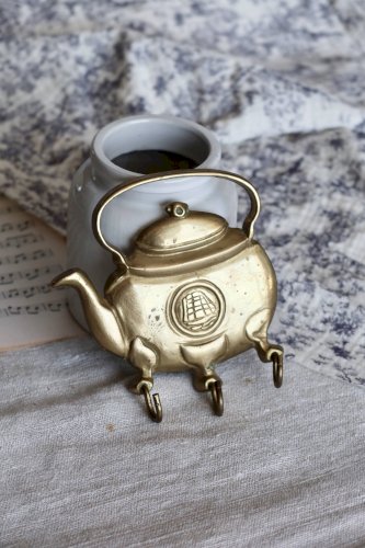 Patère en laiton forme de théière vintage