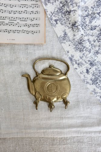 Patère en laiton forme de théière vintage
