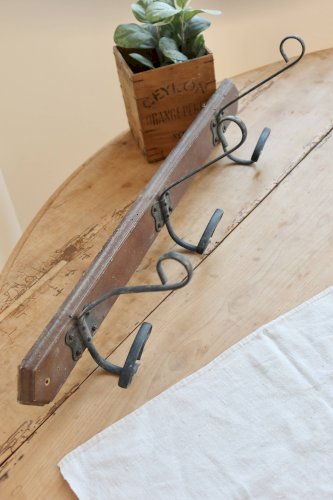 Patère murale ancienne en bois – 3 crochets métal