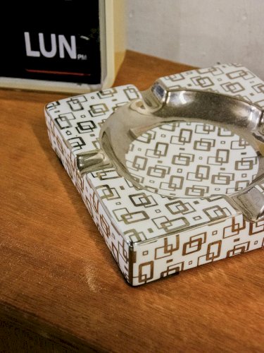 Patrice, le cendrier en porcelaine N°32