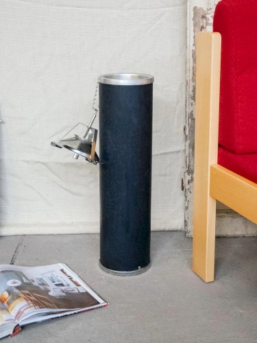 Patrice, le cendrier haut en métal N°54