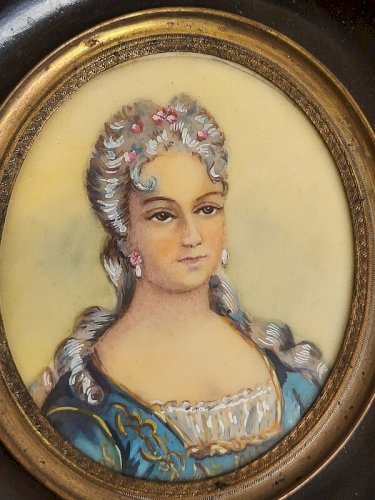 PEINTURE CADRE MINIATURE PERSONNAGE FEMININ N 23
