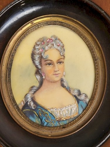 PEINTURE CADRE MINIATURE PERSONNAGE FEMININ N 23