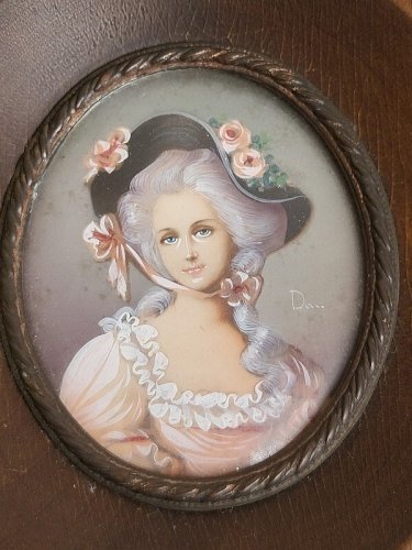 PEINTURE CADRE MINIATURE PERSONNAGE FEMININ SIGNEE N 25