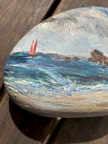 Peinture sur galet de paysage marin signé