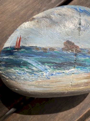 Peinture sur galet de paysage marin signé