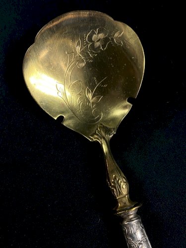 Pelle à fraises de style Restauration manche en argent