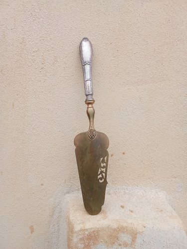 Pelle à tarte ancienne manche en argent fourré 