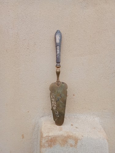Pelle à tarte ancienne manche en argent fourré 