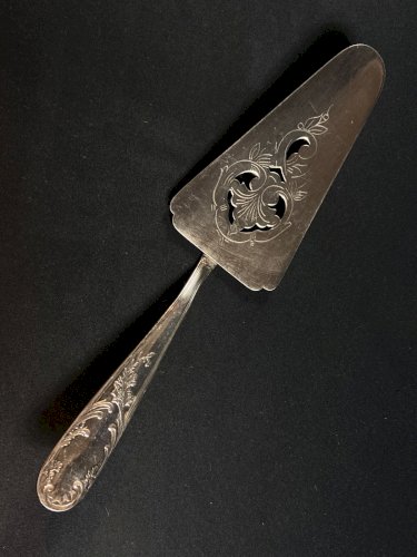 Pelle à tarte de style Louis XV en métal argenté