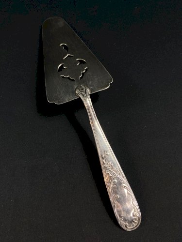 Pelle à tarte de style Louis XV en métal argenté