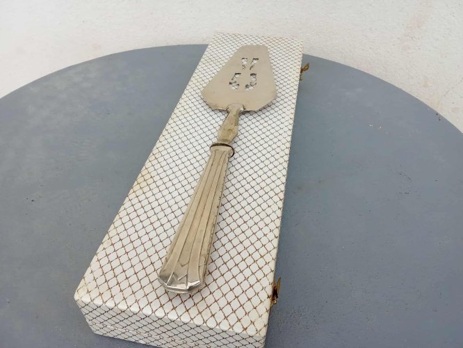 Pelle à tarte . Modèle art déco