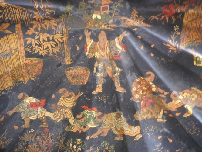 PELLE DE TABLE AVEC BALAYETTE LAQUE ASIATIQUE