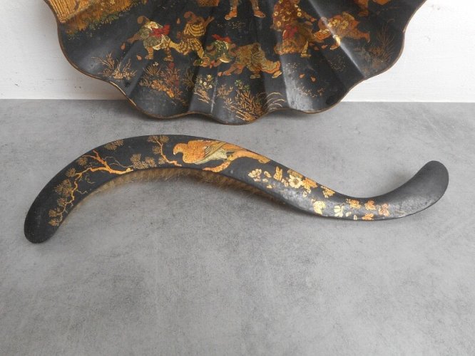 PELLE DE TABLE AVEC BALAYETTE LAQUE ASIATIQUE