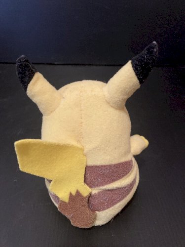 peluche pikachu pokemon hasbro 1999 haut 11 cm
