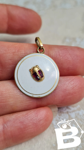Pendentif ancien émaillé avec une coccinelle saphir - porte-bonheur - plaqué or