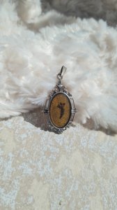 Pendentif ancien  fleurs en inclusion