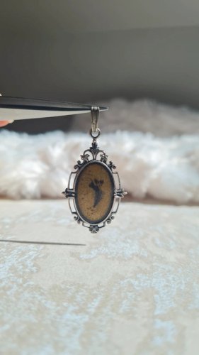 Pendentif ancien  fleurs en inclusion