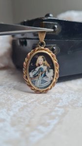 Pendentif ancien image sous verre Velasquez Margarita Theresa