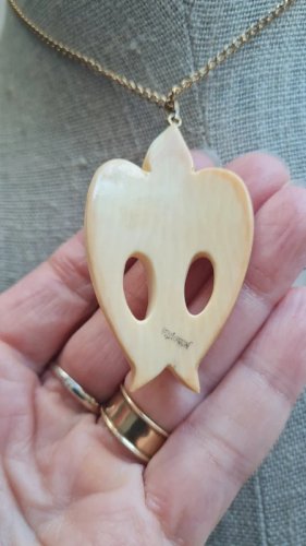 Pendentif ancien oversize en matière noble hirondelle signée ( F.Migeon )