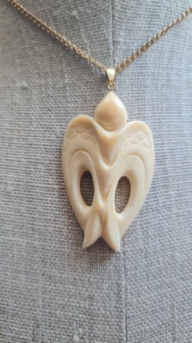 Pendentif ancien oversize en matière noble hirondelle signée ( F.Migeon )