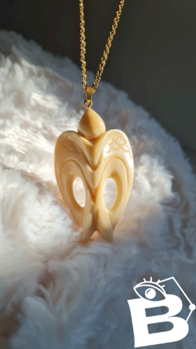Pendentif ancien oversize en matière noble hirondelle signée ( F.Migeon )